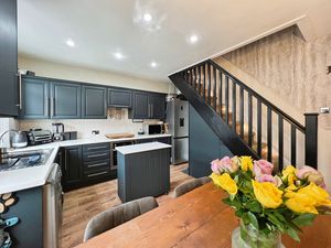 Kitchen- click for photo gallery